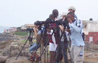 Participants watching birds during the excursion to Ngor Island, Dakar, Senegal / Photo: Evelyn Moloko (UNEP/AEWA)