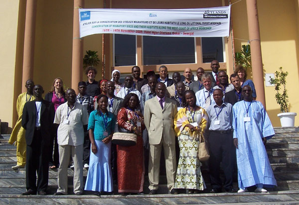 Official group picture following the launch of the workshop / Photo: Evelyn Moloko (UNEP/AEWA)