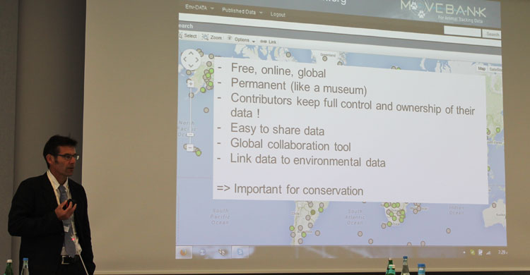 Prof. Dr. Martin Wikelski presenting during the ICARUS and Movebank side event © Marie Mevellec 