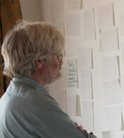 David Stroud (Chair of the Technical Committee) trying to make sense of the comments (Photo: © Marie-Therese Kämper (UNEP/AEWA)