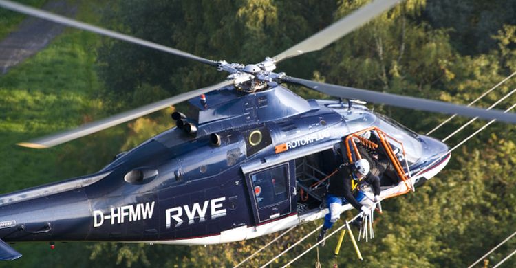 Installation of bird flight diverters by helicopter on a high voltage power line in Germany © RWE Netzservice 