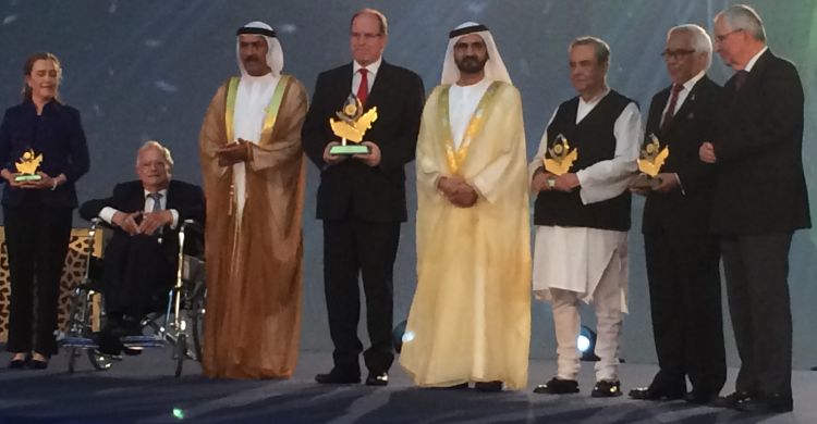 Picture from left to right : Paula Caballero Gomez; Luc Hoffmann,; Dr. Mohammed Ahmed Bin Fahad, Chairman of the Higher Committee of the Zayed Foundation; HSH Prince Albert II of Monaco; His Highness Sheikh Mohamed bin Rashid Al Makhtoum -Vice President, Prime Minister of UAE and Ruler of Dubai; Ashok Khosla ; Zakri Abdul Hamid, and Klaus Töpfer, Former UNEP Executive Director © UNEP