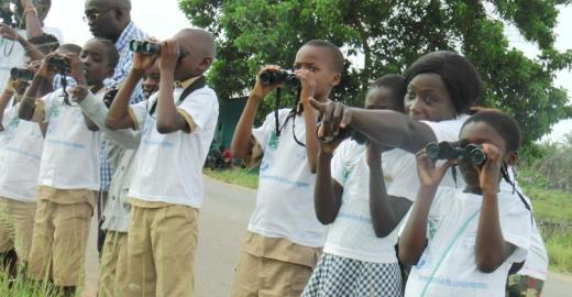 Schoolchildren during 2017 World Migratory Bird Day © Firmin Kouame, MINEF